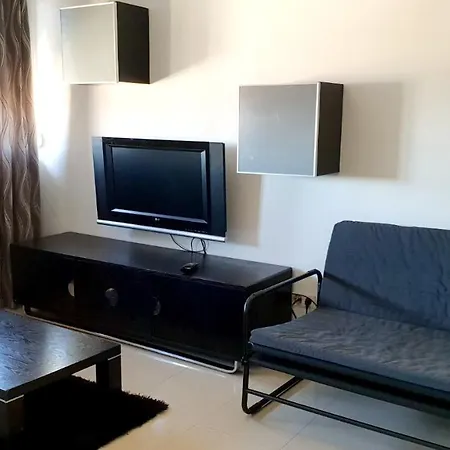 With 3 Bedrooms In With Wifi 23 Km From The Beach *
