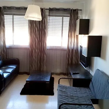 With 3 Bedrooms In With Wifi 23 Km From The Beach