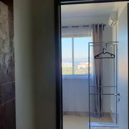 With 3 Bedrooms In With Wifi 23 Km From The Beach Apartment Lisbon