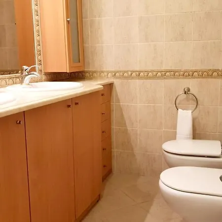With 3 Bedrooms In With Wifi 23 Km From The Beach Apartment *